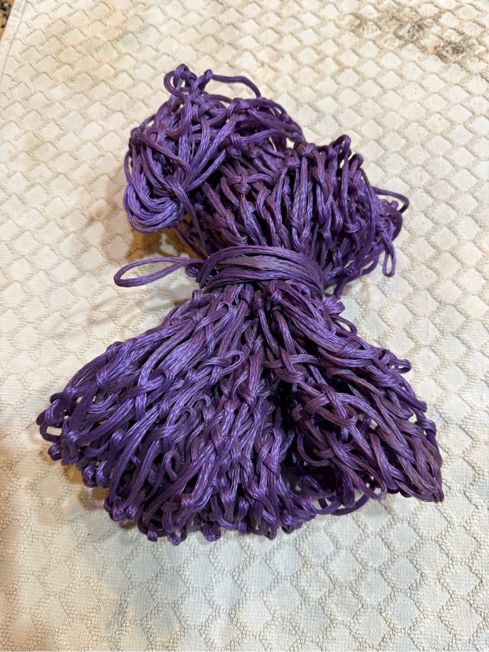 HAY net : Holds sections of hay for horse  feeding : Purple Nylon for stable use